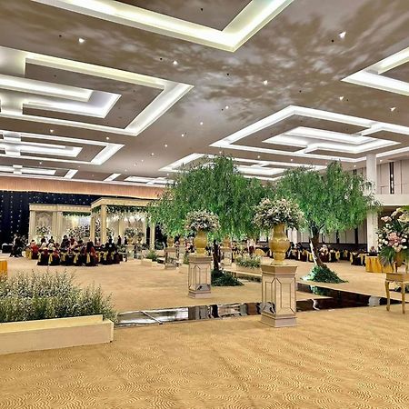 Hotel Santika Mega City Bekasi Exterior foto