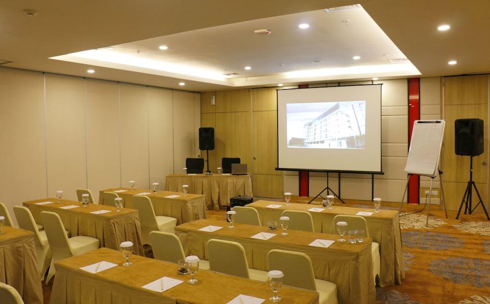 Hotel Santika Mega City Bekasi Exterior foto