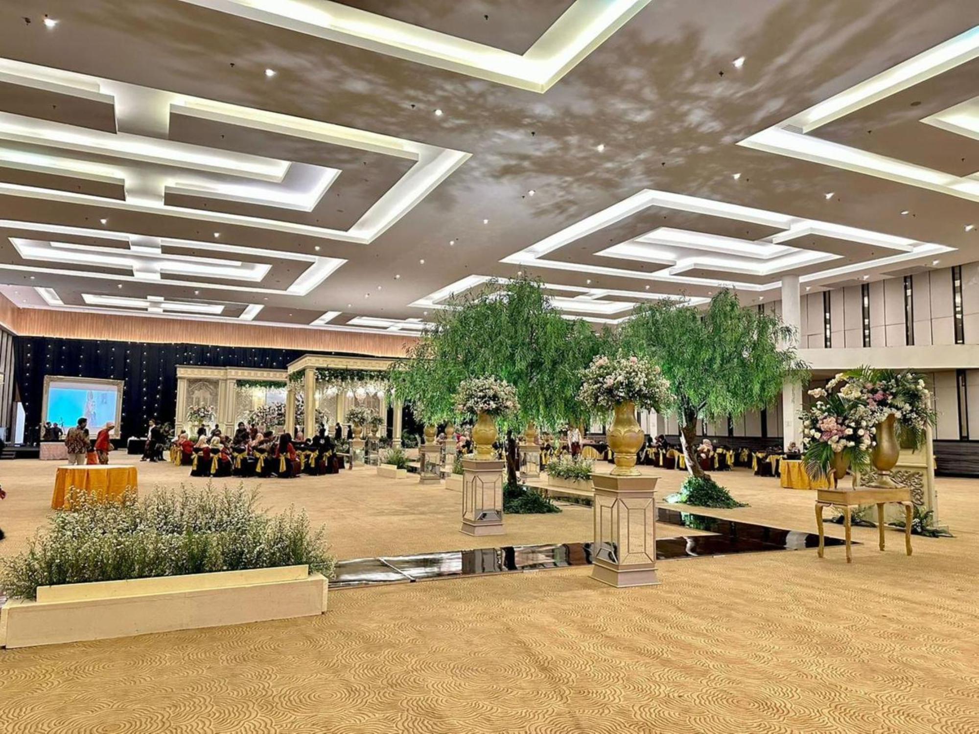 Hotel Santika Mega City Bekasi Exterior foto
