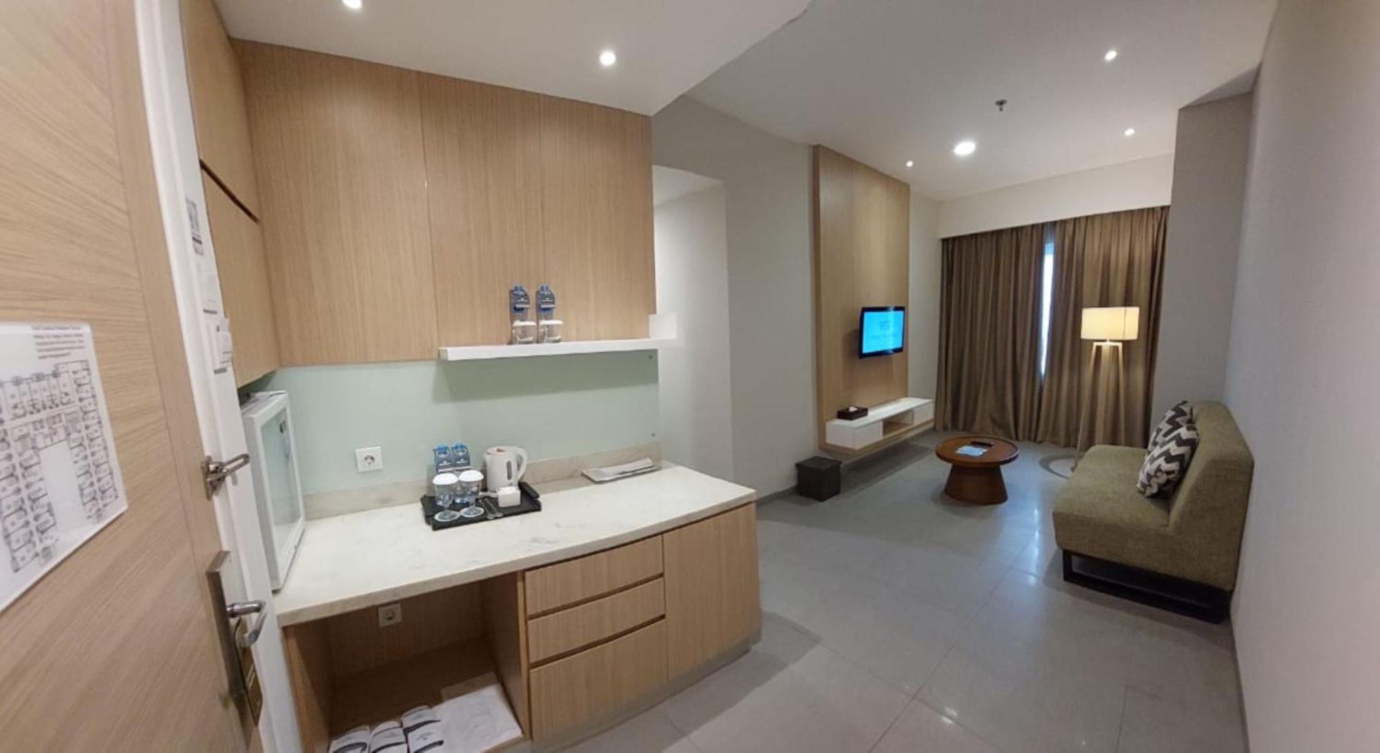 Hotel Santika Mega City Bekasi Exterior foto